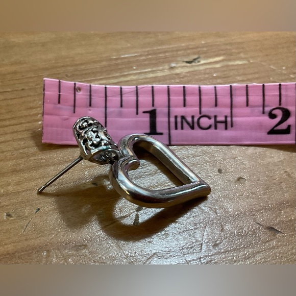 Silver toned/plated filigree scroll and dangle heart pieced earrings. - Picture 5 of 5